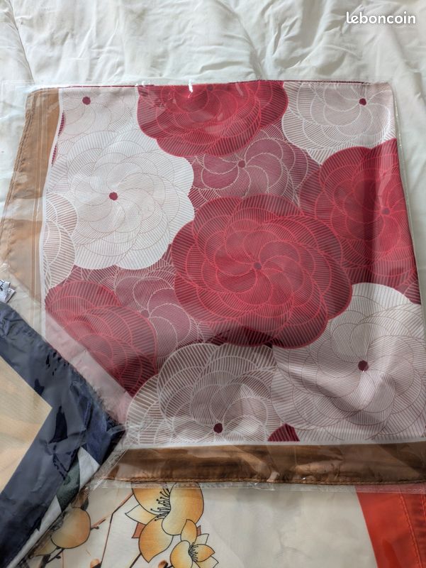 5 Foulards avec motifs (image 3)