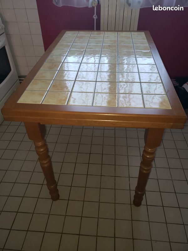 A vendre table de cuisine + chaises (image 1)
