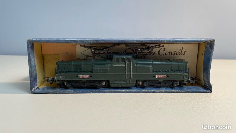 Locomotive électrique BB12079 SNCF verte dépôt de LENS DCC SOUND JOUEF-HORNBY JOU-HJ2338S