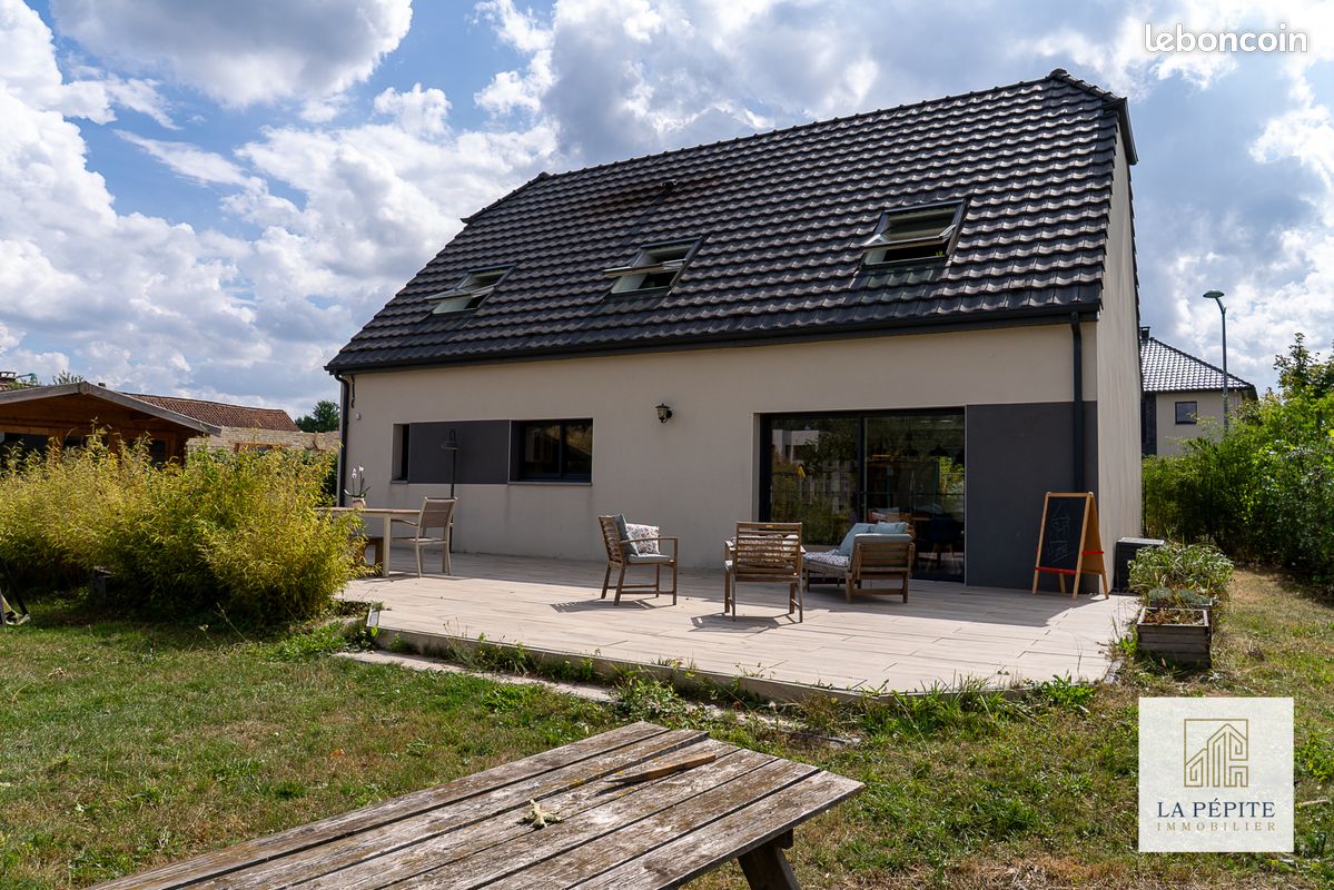 Maison 8 pièces 155 m² · à Saint-Amand-les-Eaux · 155 m² · 392 500 €