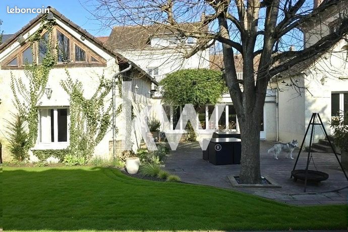 Maison 8 pièces 237 m²