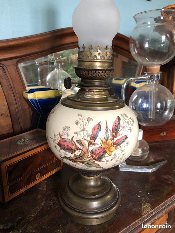 ANCIENNE LAMPE A petrole vintage petrol oil lamp hauteur 30 cm art