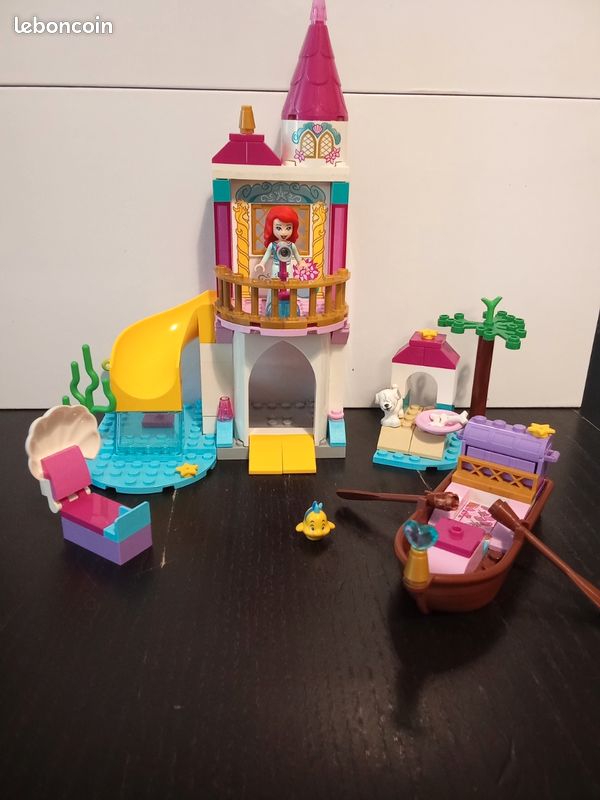 Lego Disney Princesse 41160 le château en bord de mer d'Ariel (image 1)
