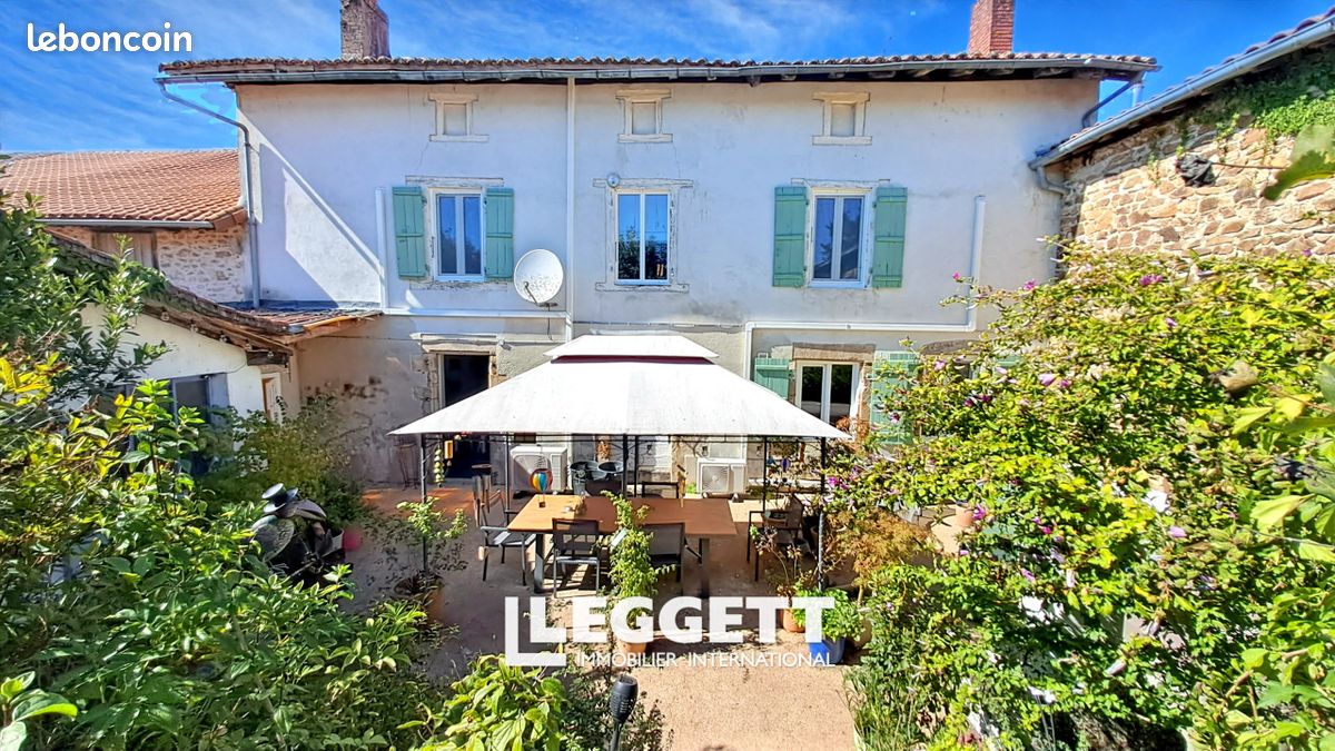 Maison 10 pièces 200 m² · à Les Salles-Lavauguyon · 200 m² · 299 600 €