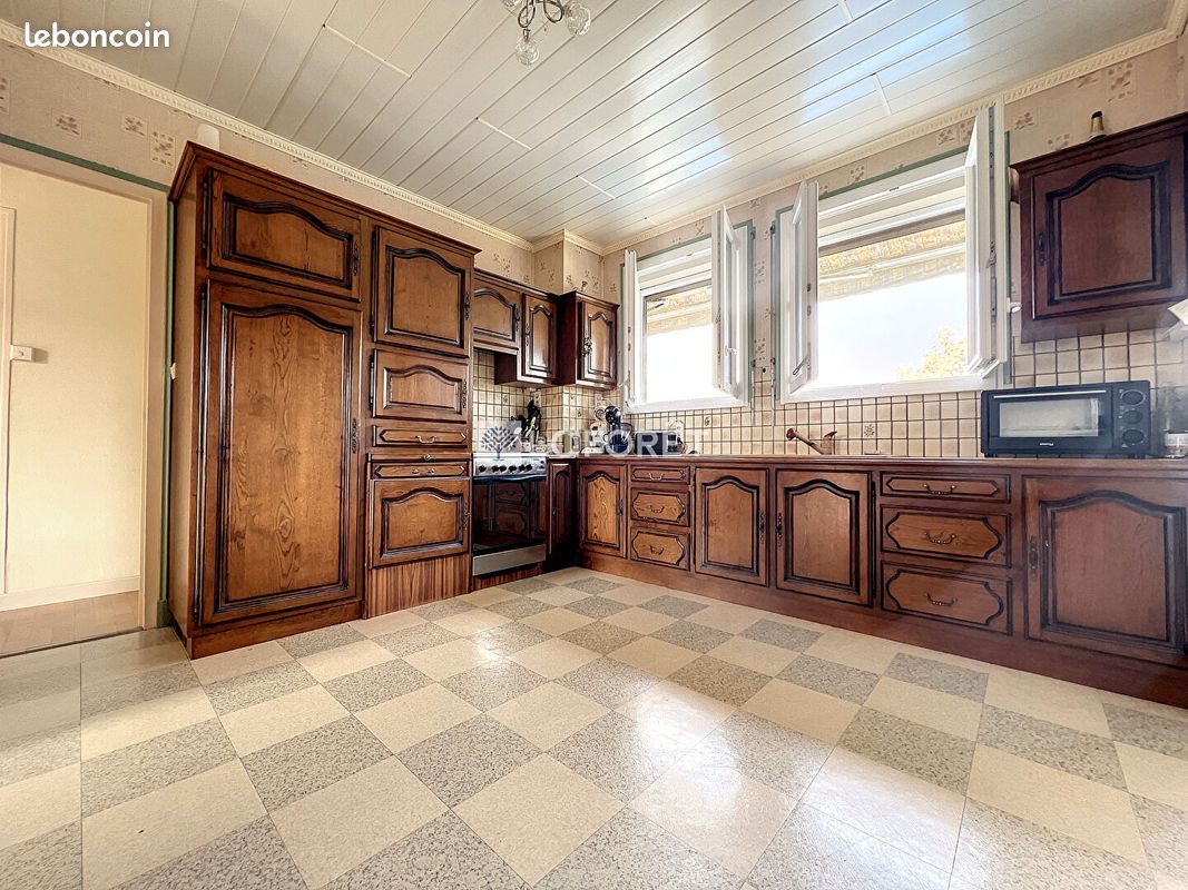 Pavillon 5 pièces 110 m² - Vernoux-en-Gâtine 79240 (image principale 5)