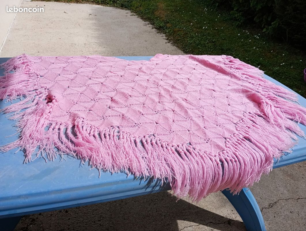 Vends châle rose (image 1)