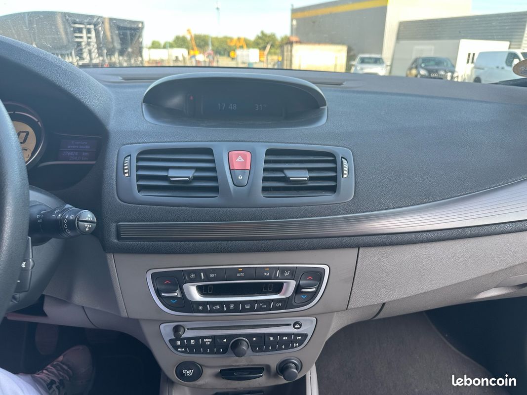 Renault Megane 3 Berline 5 ptes 1.9 DCI 131 CH AUTHENTIQUE - GARANTIE 12 MOIS (image 22)