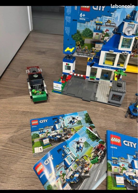 Lego City 60316 Le Commissariat de Police, (image 2)