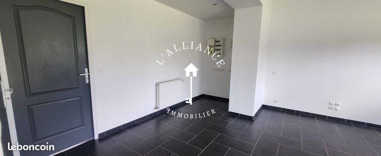 https://img.leboncoin.fr/api/v1/lbcpb1/images/56/1a/06/561a063e6169d0654b92325bd827bc32cb7589ac.jpg?rule=ad-image