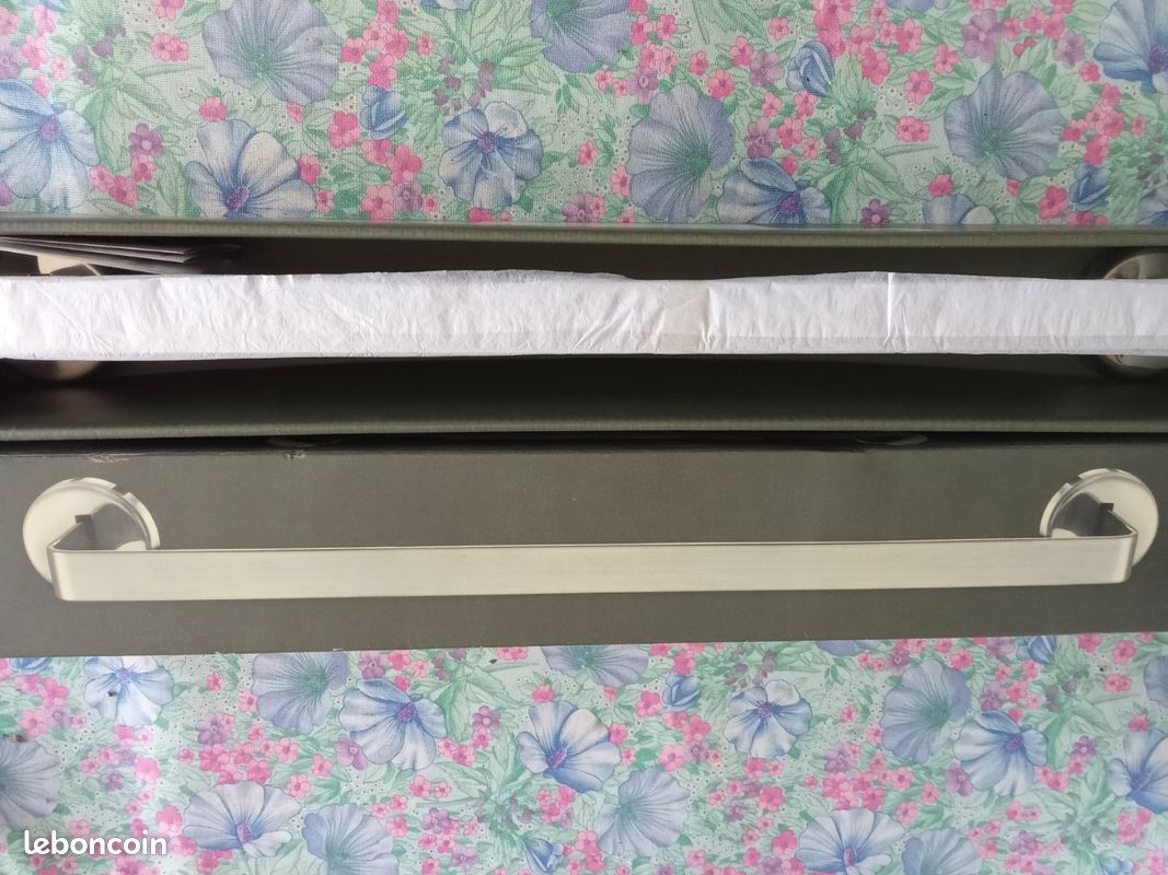 Porte serviette mural en inox (image 2)