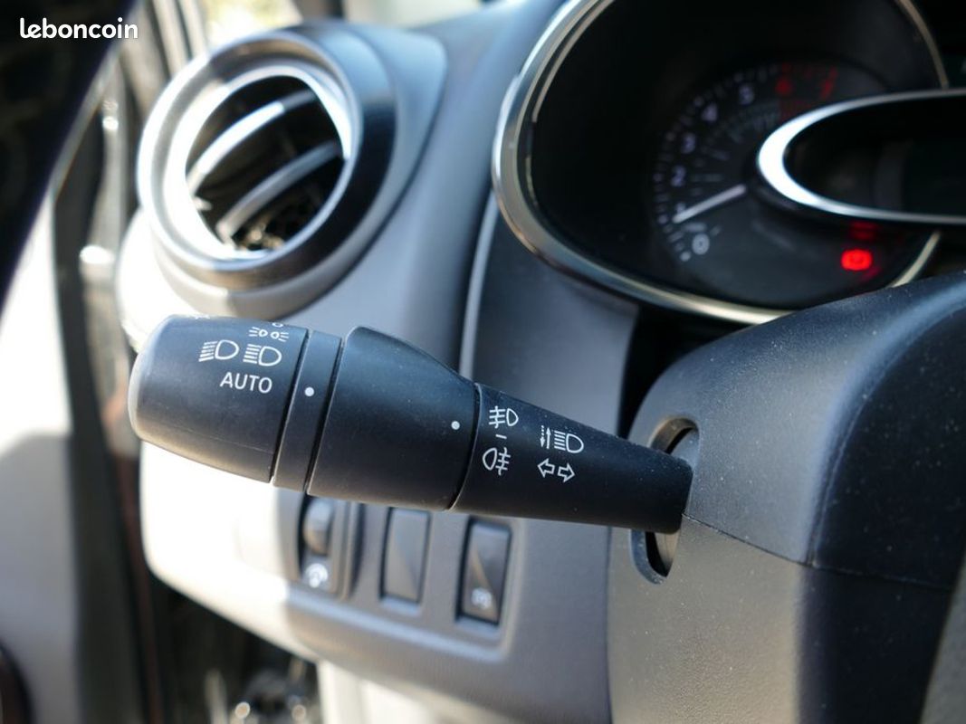 RENAULT CLIO IV TCE 120 Ch INITIAL PARIS BVM6 (image 21)