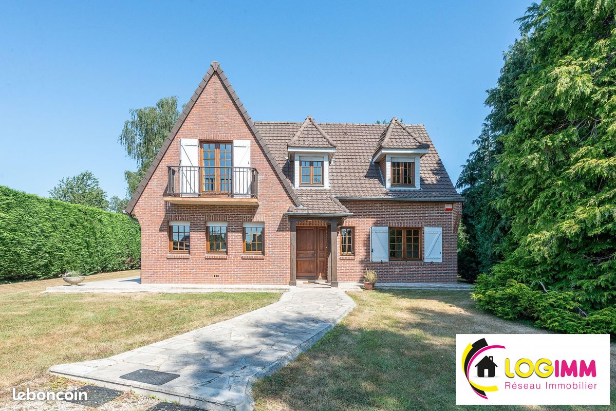 Maison 8 pièces 243 m² · à Louvignies-Quesnoy · 243 m² · 359 000 €