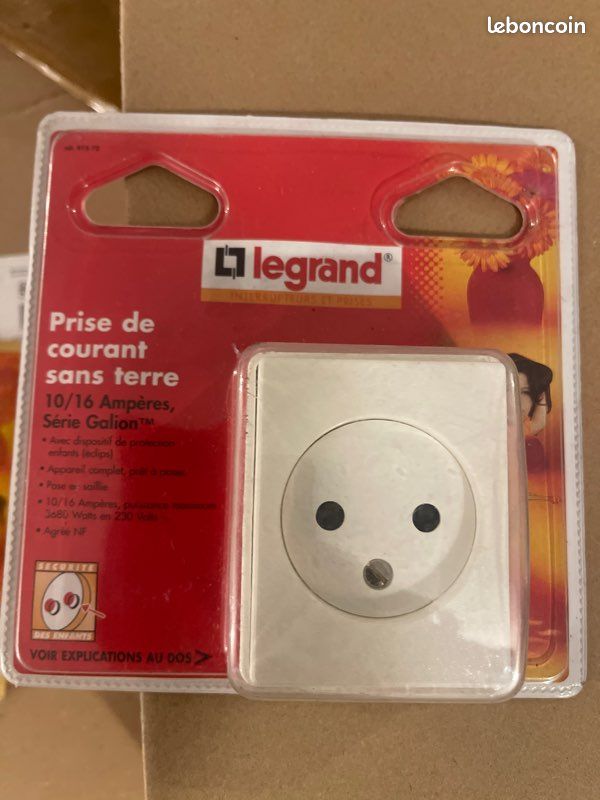 Prise de courant Legrand (image 1)