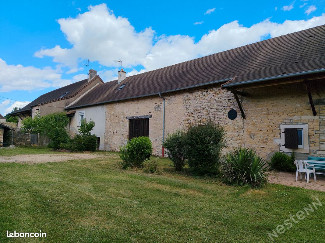 Maison 10 pièces 264 m² · à Boyer · 264 m² · 475 400 €