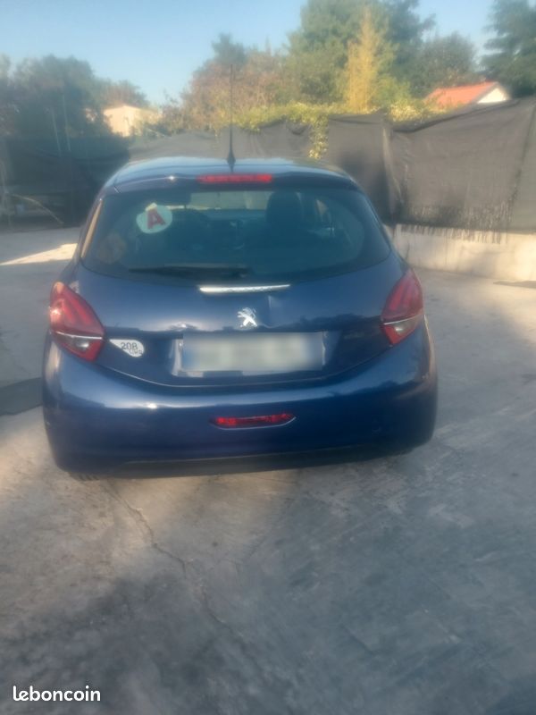 Peugeot 208 (image 1)