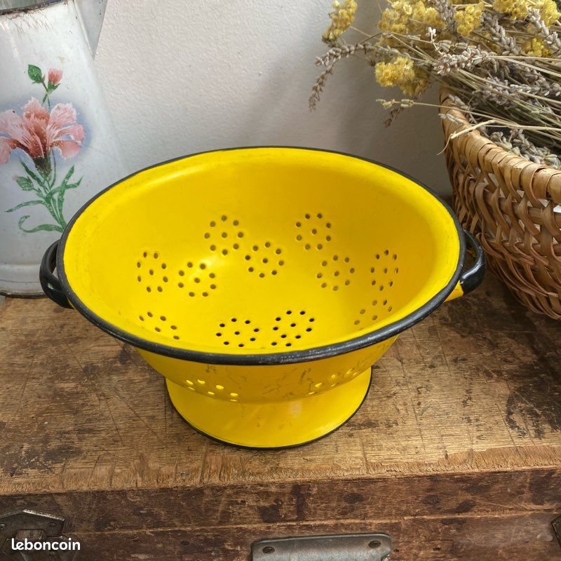 Passoire émaillée Jaune Vintage – France, Style Campagne Shabby Chic