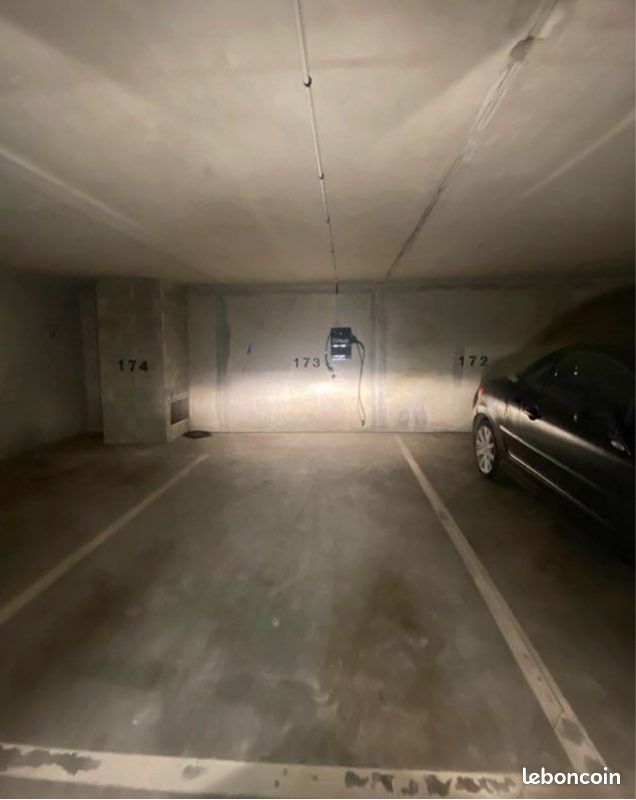 Place de parking sécurisée avec prise Zeplug 7 kW – La Verboise / Garches · 12 500 €