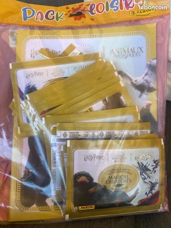 HARRY POTTER, UNE ANNEE A POUDLARD PACK LOISIRS - 1 album + 50 pochettes (soit 200 stickers et 50 cartes HARRY POTTER, UNE ANNEE A POUDLARD PACK LOISIRS - 1 album + 50 pochettes (soit 200 stickers et 50 cartes