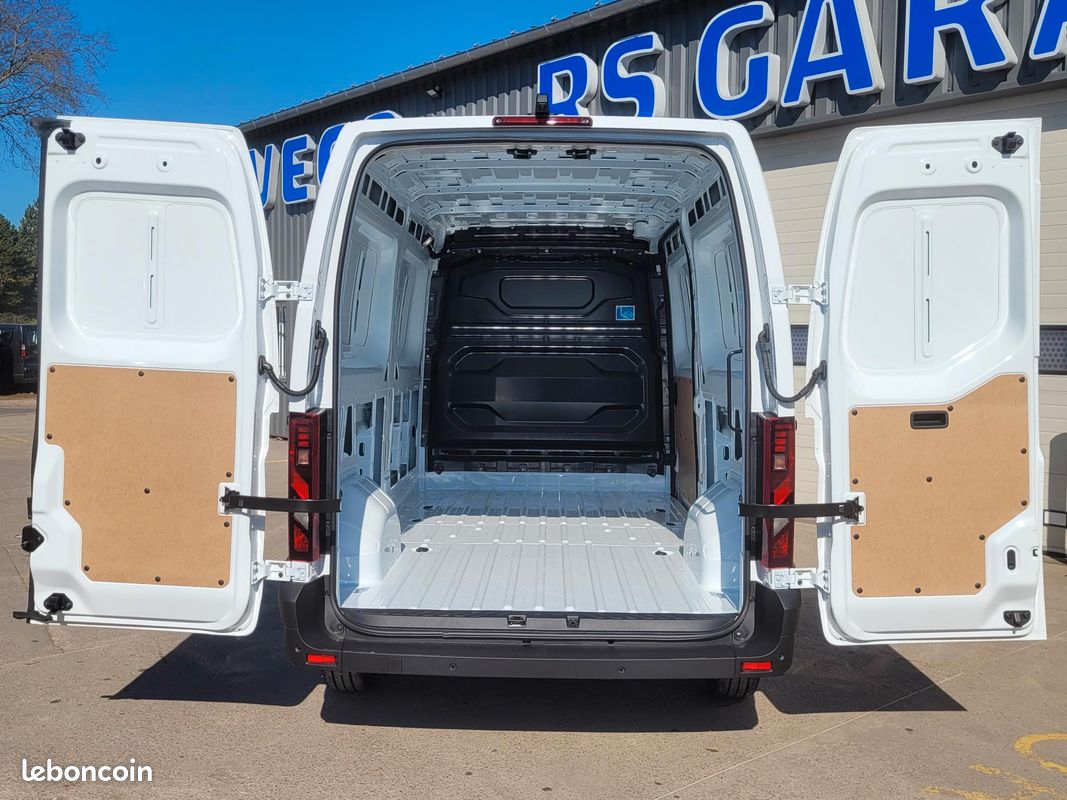 NISSAN INTERSTAR 35 L3H2 FOURGON 2.0 DCI 150 N-CONNECTA 03 PLACES NEUF avec CAMÉRA DE RECUL + CLIM MANUELLE + RADARS ARRIÈRE + ROUE DE SECOURS / GARANTIE CONSTRUCTEUR 5 ANS ( Prix de Vente 31 990 HT ) (image 5)