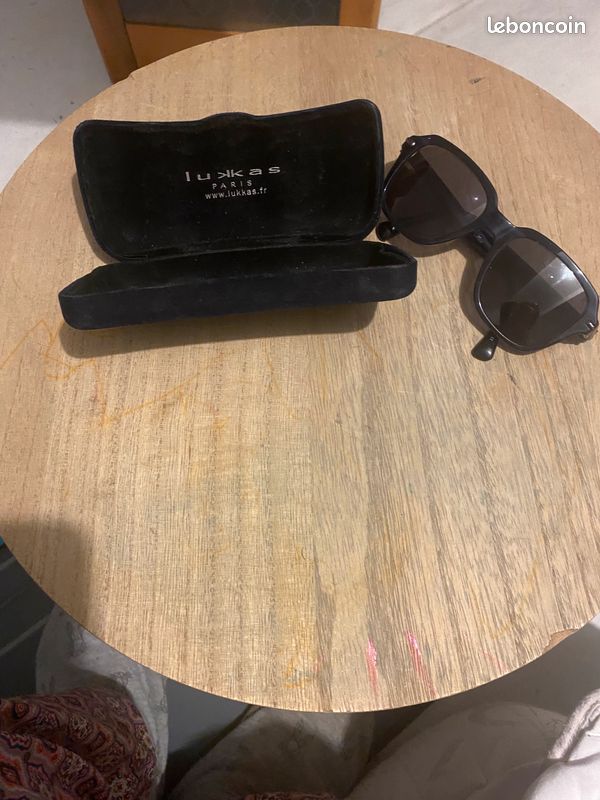 Lunette de grande marque (image 1)
