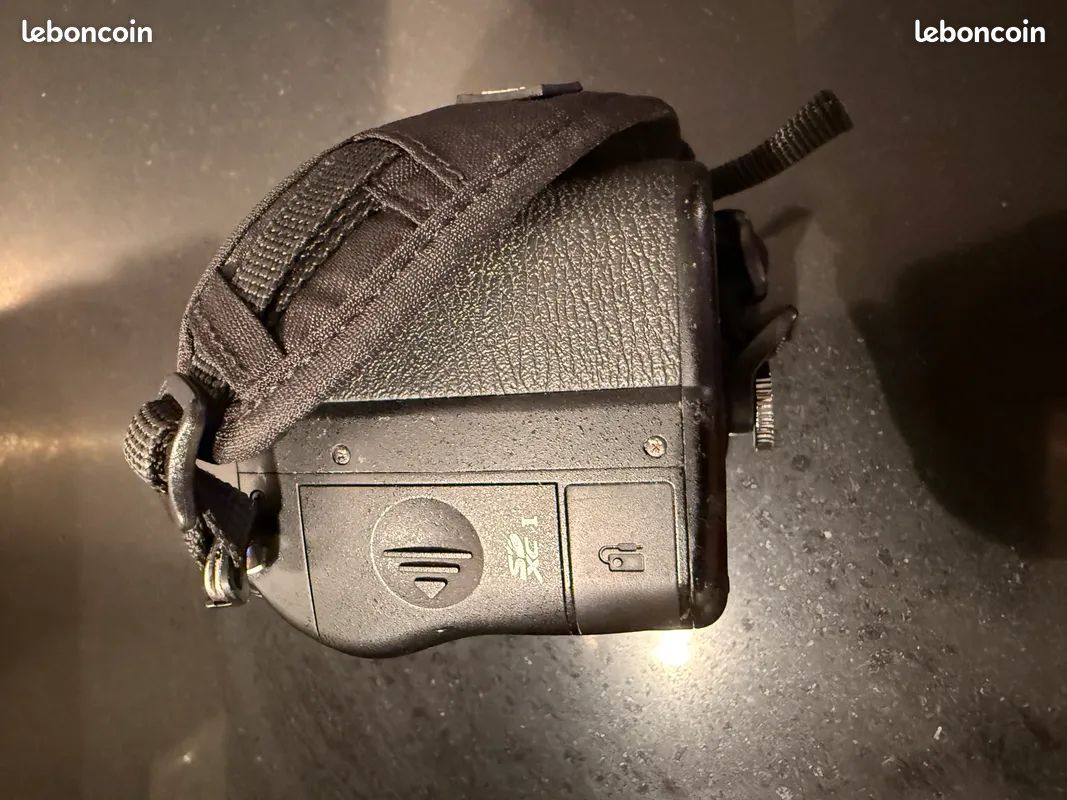 PENTAX K-1 NU avec poignée Grip D-BG6 et plein d'accessoires d'origine (image 6)