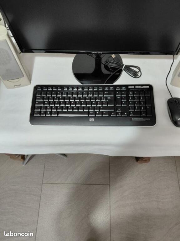 Ecran pc, clavier et souris + camera mobile et haut parleur (image 1)