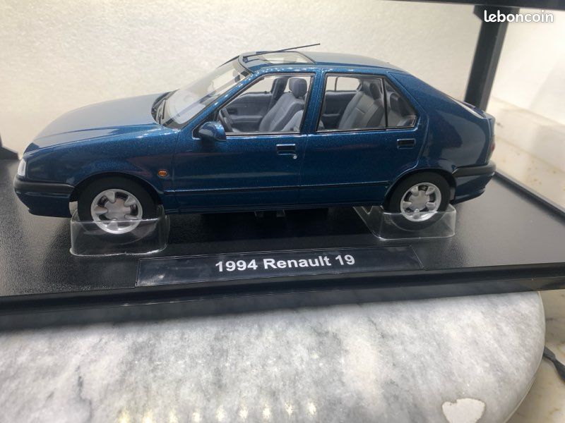 Renault 19 Phase 2 1994 Blanche - Triple9 - Miniature 1/18 (Neuve En Boîte)