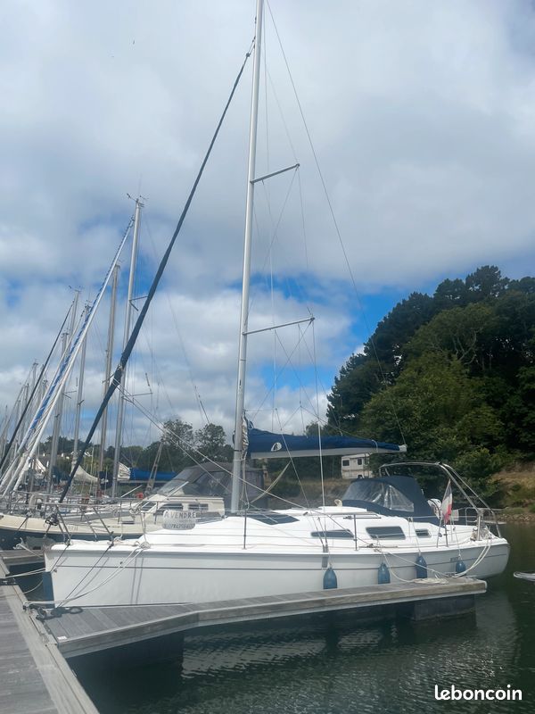 Hunter 33 — View photo 1