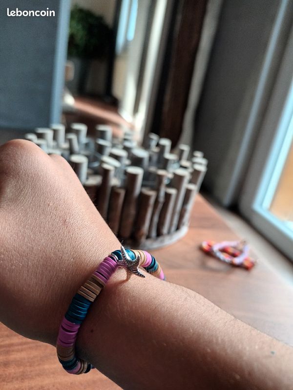 Bracelet en perles plates fait main (image 2)