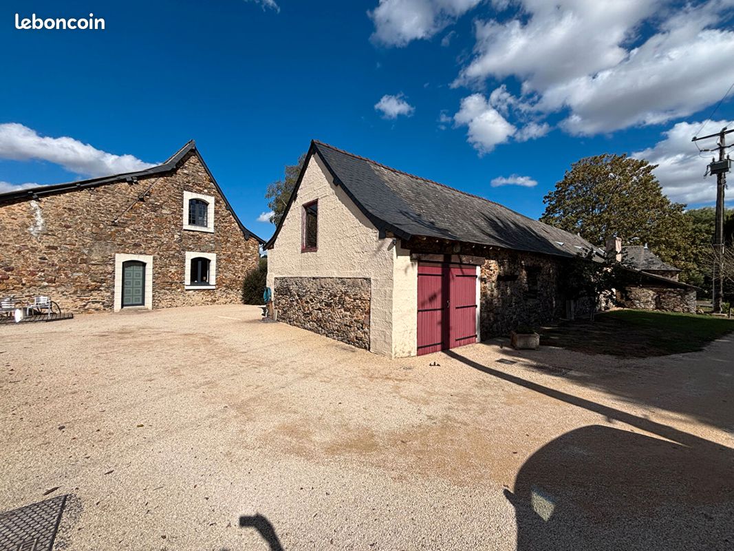 Maison 9 pièces 294 m² · à Segré-en-Anjou Bleu · 294 m² · 475 000 €