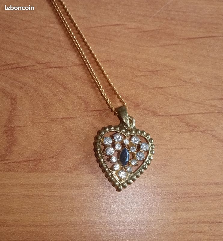 COLLIER Doré Pendentif Ajouré Coeur avec Strass - 45 cm (image 2)