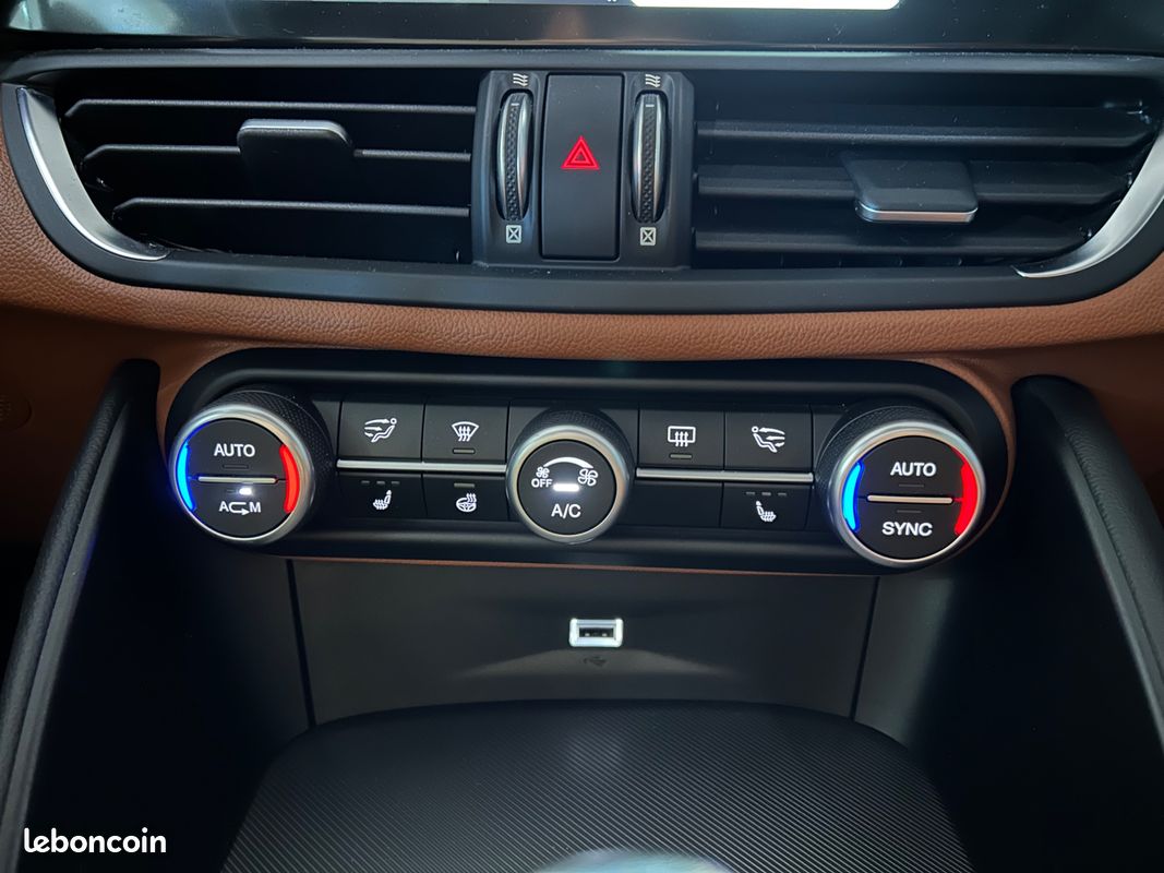 ALFA ROMEO GIULIA 2.2 210ch Q4 BVA – TOIT OUVRANT + ENTRETIEN COMPLET CONSTRUCTEUR (image 21)