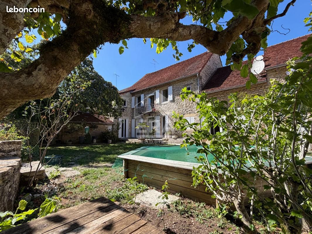 Maison 13 pièces 476 m² · à Voiteur · 476 m² · 839 000 €