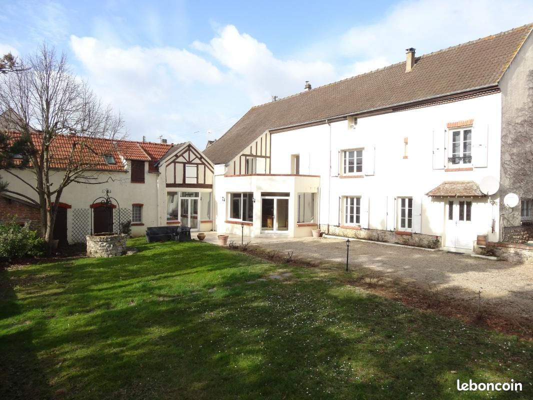 Maison 7 pièces 242 m² · à Dampmart · 242 m² · 1 990 €/mois