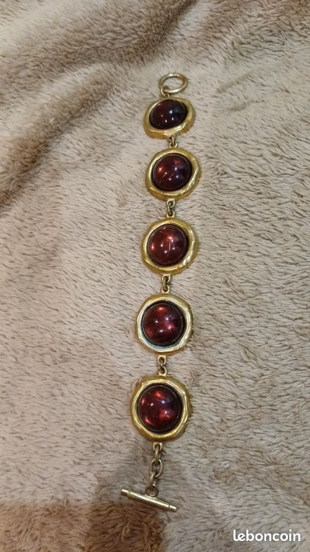 Bracelet Biche De Bere En Résine Avec Cabochons - Bijou Fantaisie Occasion
