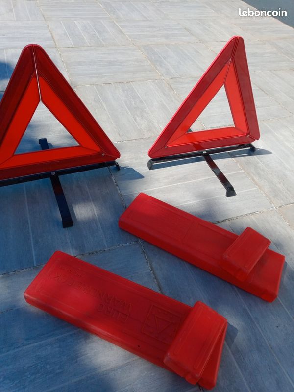 Lot deux triangles signalisations (image 3)