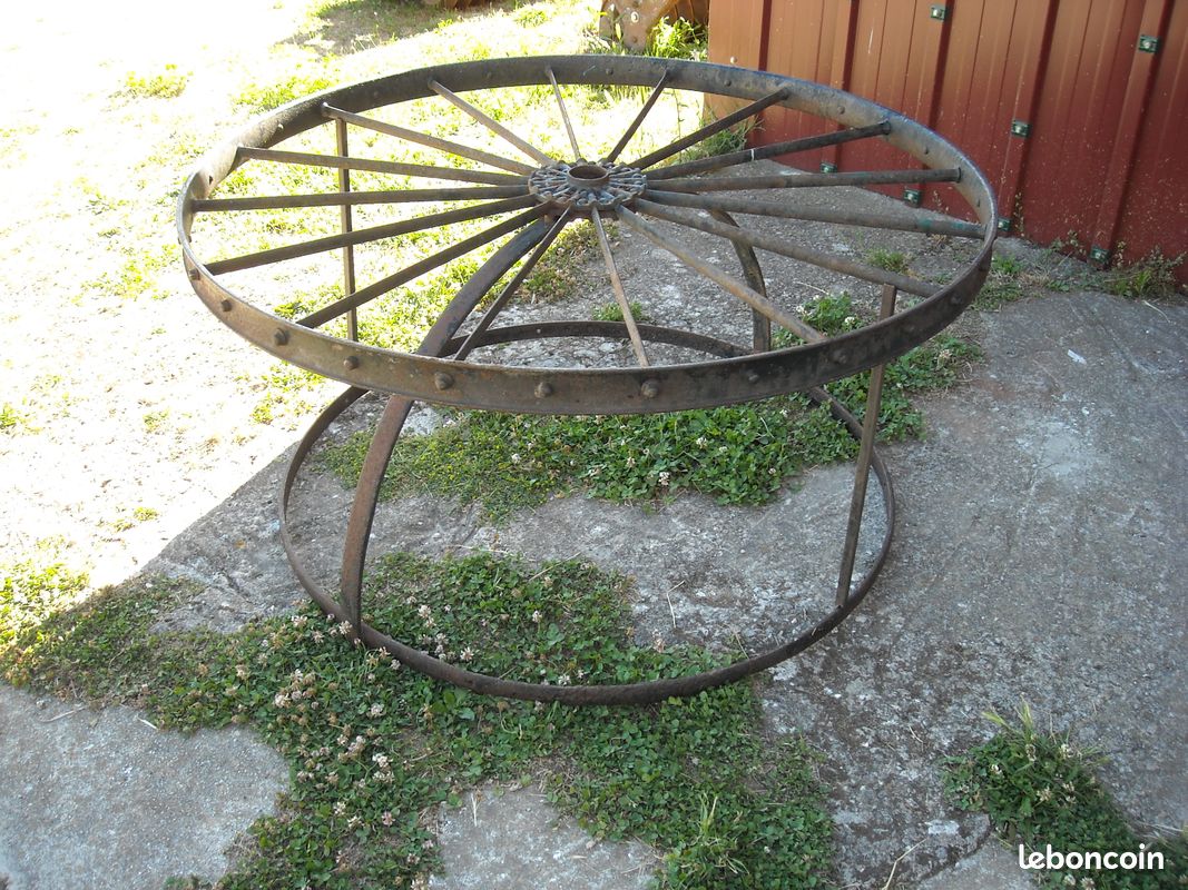 Table ronde d'extérieur, (JL 340) (image 1)