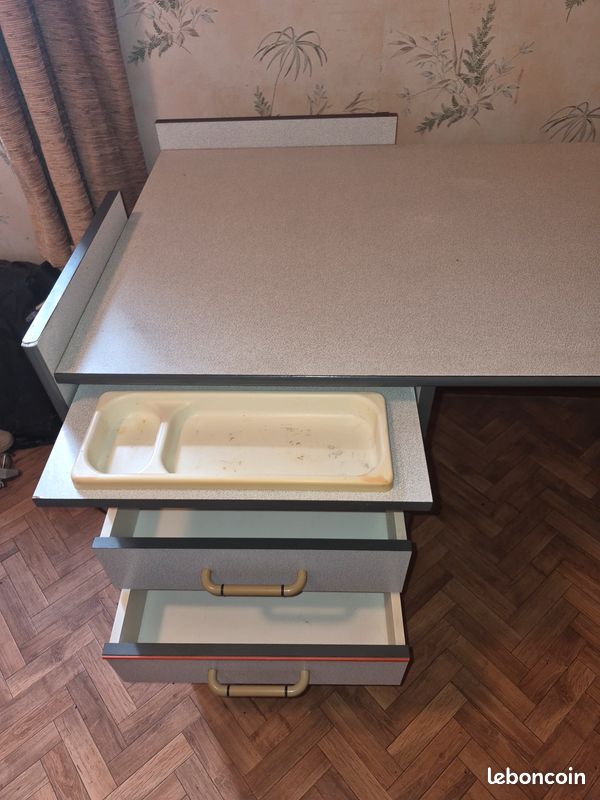 Bureau (image 2)