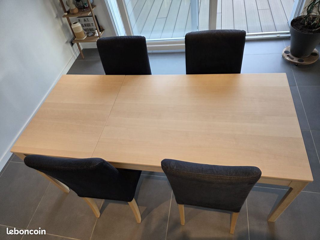 Table extensible IKEA EKEDALEN + 4 chaises HENRIKSDAL – Très bon 