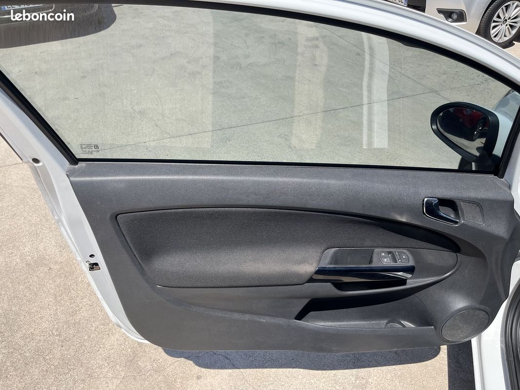 Opel CORSA 1.2 TWINPORT EDITION 3P (image 8)