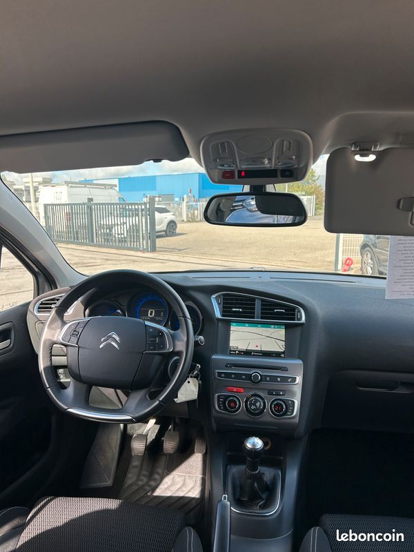 Citroën C4 II BlueHDi 100 S&S 86g Millenium Business - GPS tactile / Radars AV&AR / Angles morts / Apple CarPlay / Start & Stop (image 4)