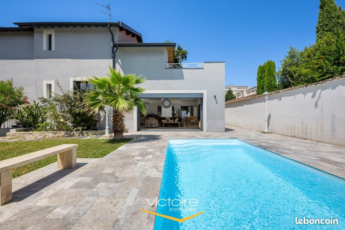 Maison 5 pièces 212 m² · à Bron · 212 m² · 890 000 €