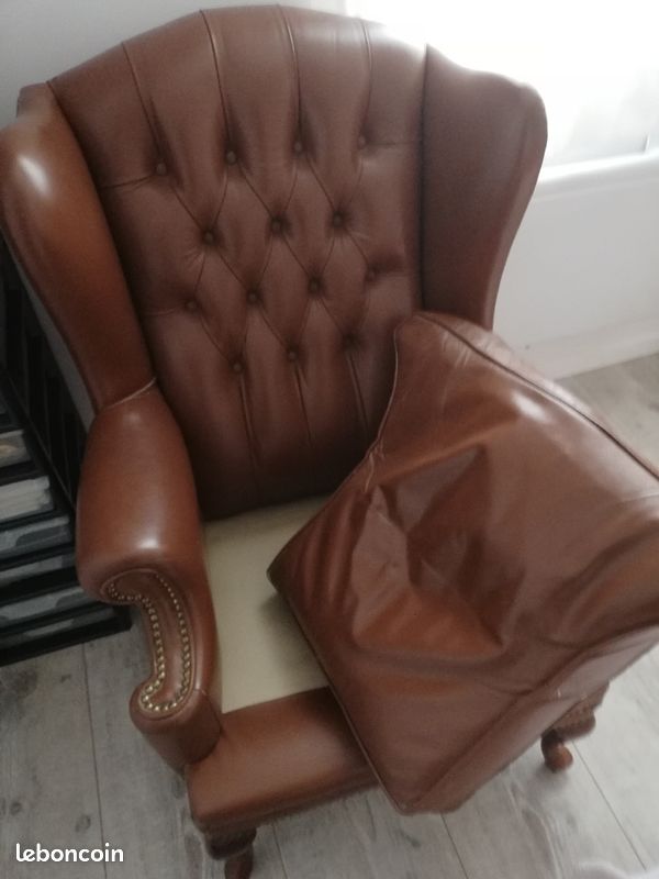 Salon anglais avec 2 fauteuils cuir (image 5)
