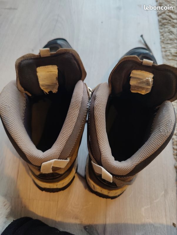 QUECHUA Chaussures imperméables de randonnée montagne - MH500 MID gris - homme - Taille 42
74,99
https:/[URL masquée pour votre sécurité] (image 4)