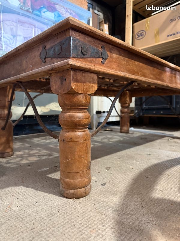 Table basse coloniale en bois et métal – pièce unique (image 4)