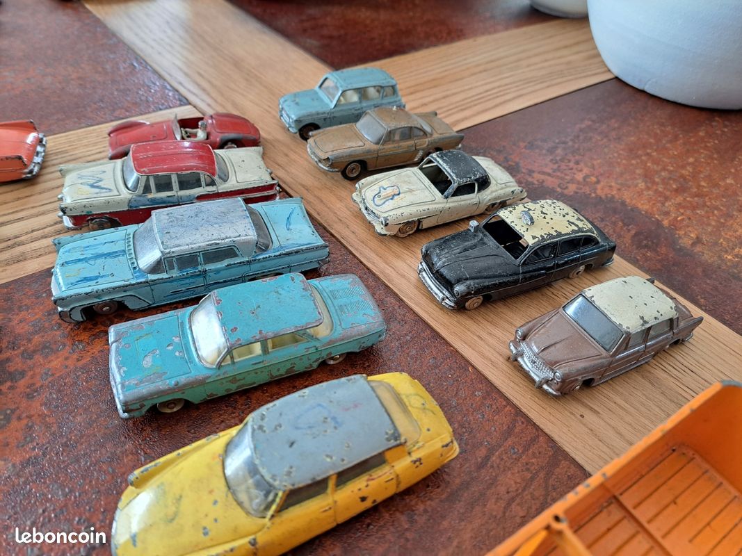 Lot Important De Miniatures Voitures Dinky – Collection, Occasion