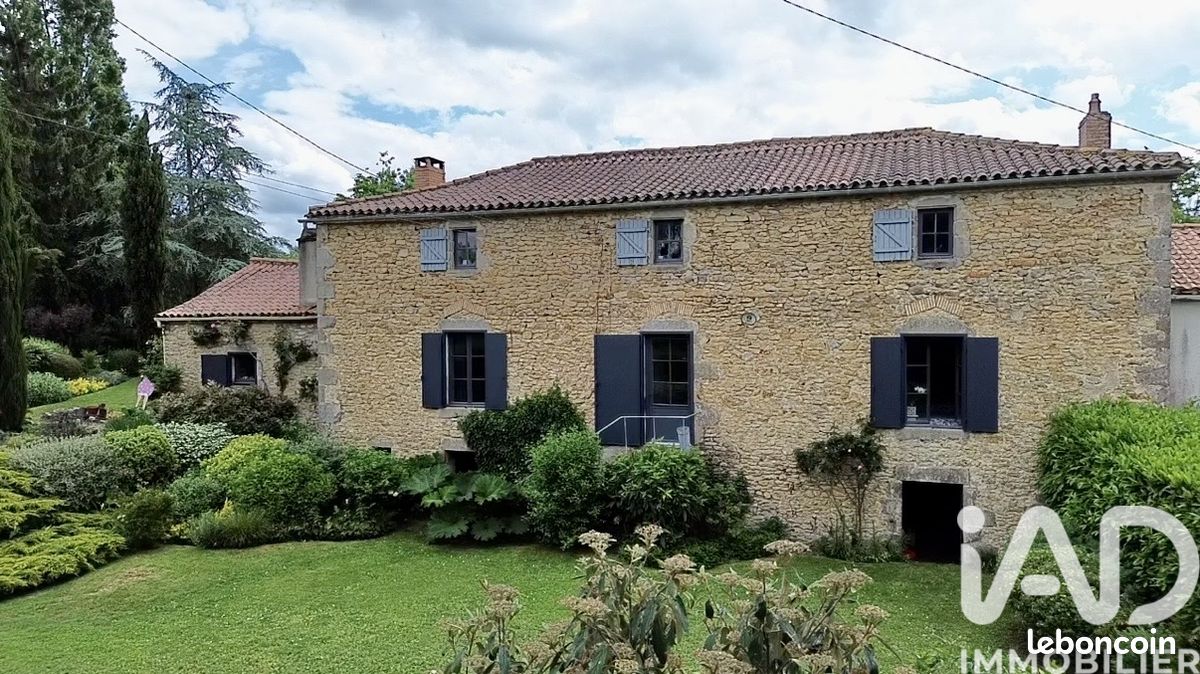Maison 6 pièces 176 m² · à Gourgé · 176 m² · 232 000 €