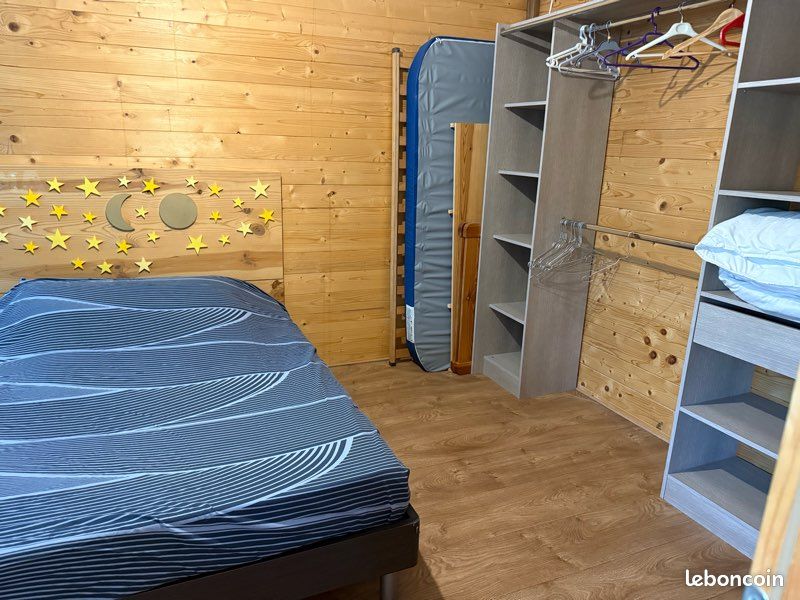 Maison style chalet en bois avec piscine (image 10)