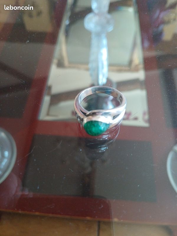 Bague argent sertie d,une magnifique émeraude taillée d,environ2,5 carats , cédé 450 euro , à débatre raisonnablemét ? (image 7)