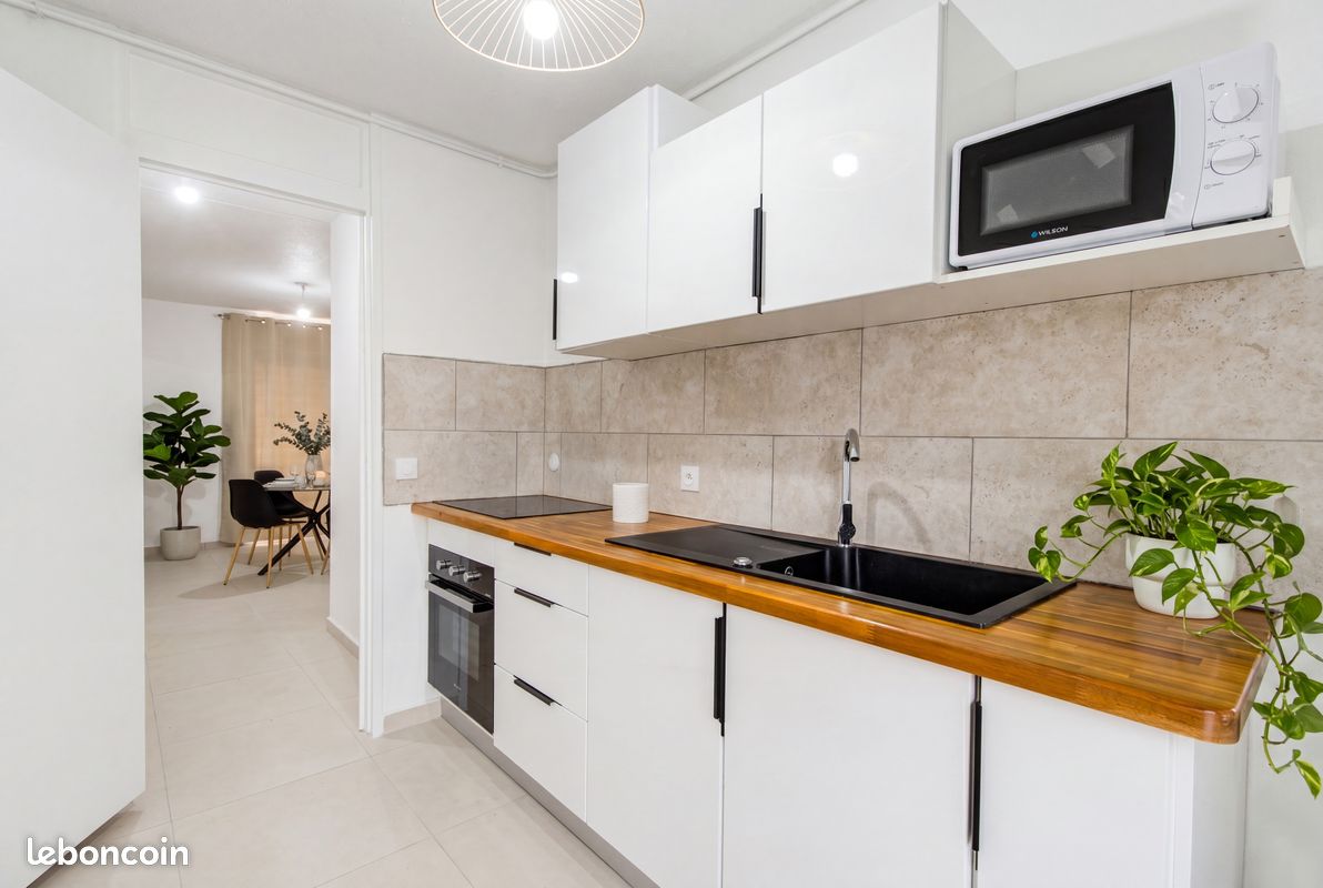 Appartement 3 pièces 60 m² · à Les Abymes · 60 m² · 990 €